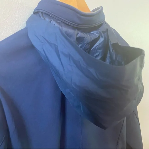 Women’s Nike Navy Jacket size Medium - Picture 9 of 12